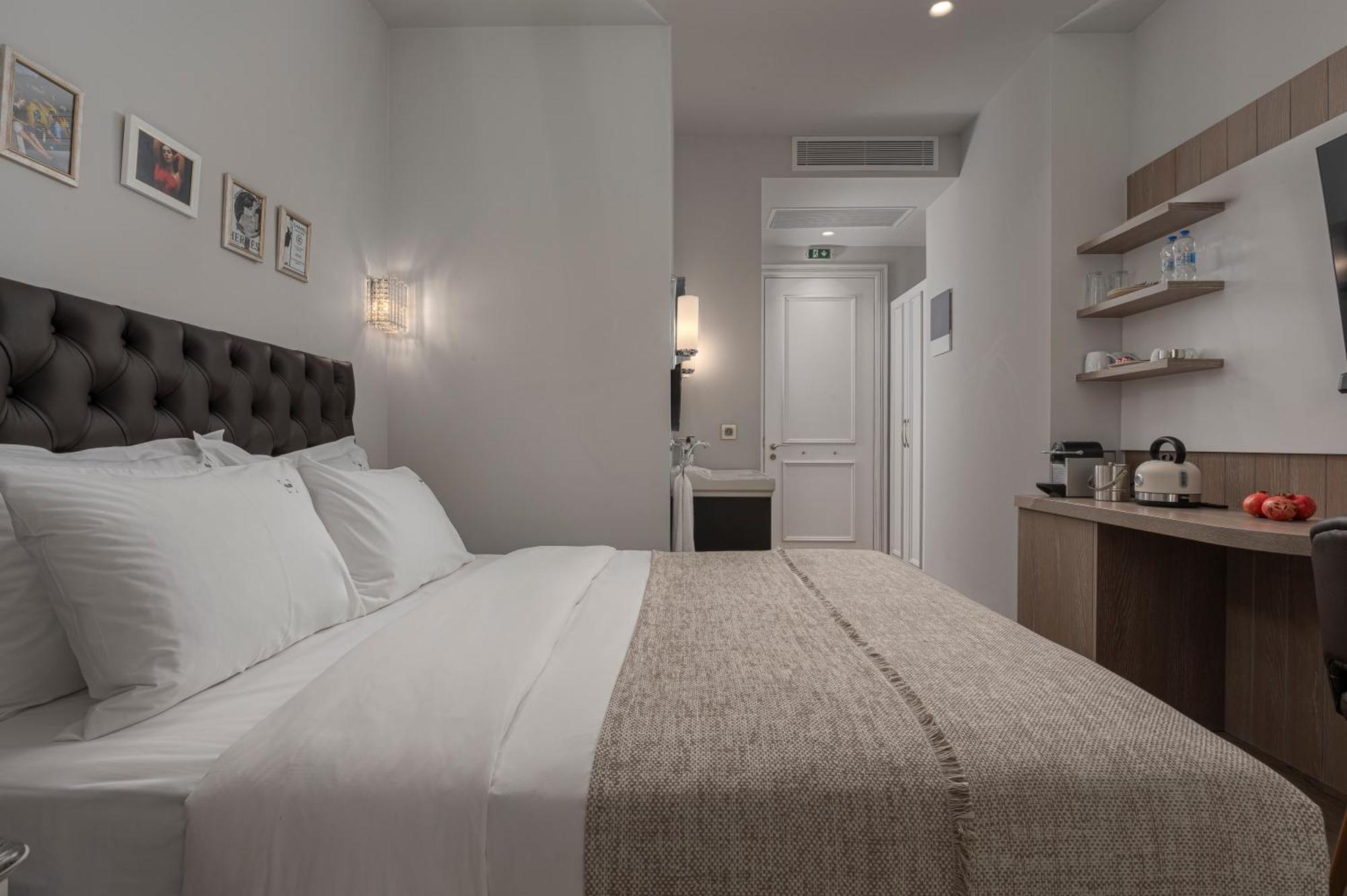 No 39 Svolou Apartment *